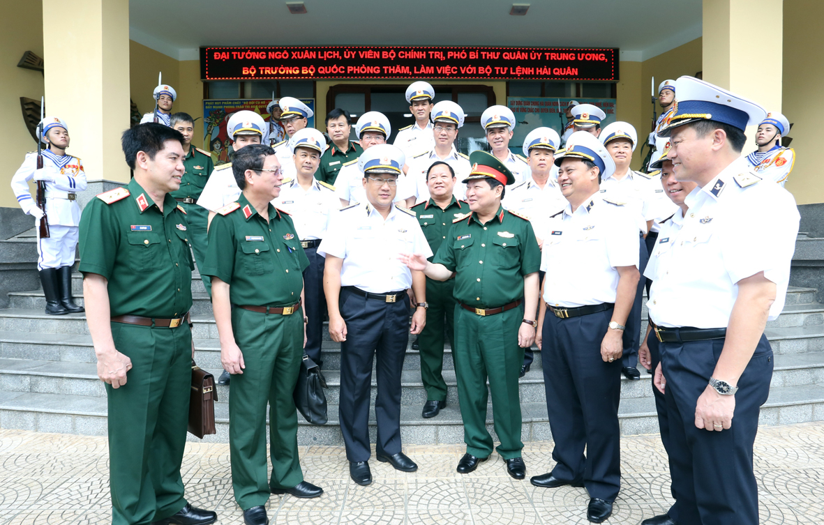 Bộ trưởng Bộ Quốc phòng thăm và làm việc tại Bộ Tư lệnh Hải quân